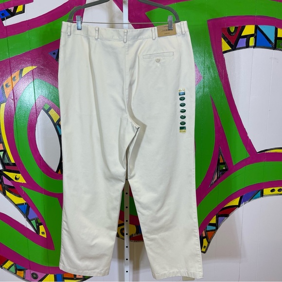 NWT, L.L. Bean Classic Fit Wrinkle Free Khaki Pants. Size 18 Regular - Picture 6 of 12